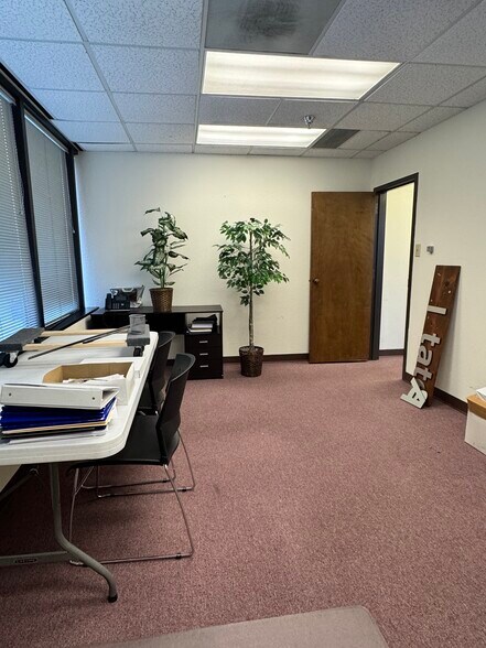 More Photos Of 407 N Cedar Ridge Dr, Duncanville Office Residential For Lease