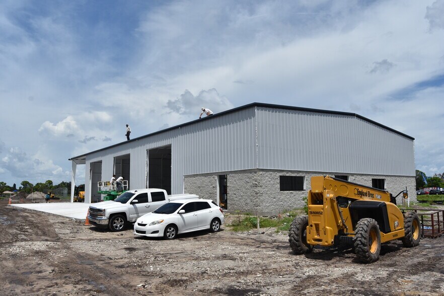 More Photos Of 7125 114th Ave, Largo Warehouse For Lease