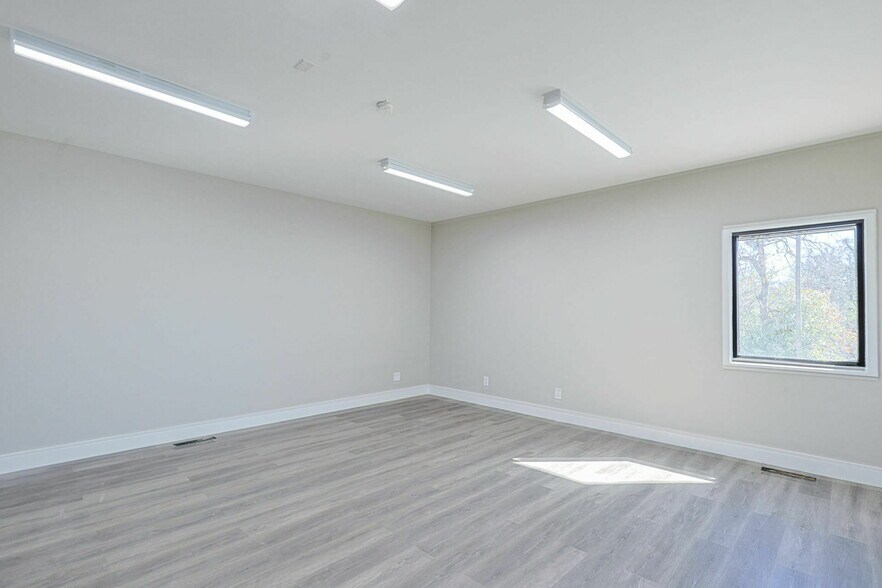 More Photos Of 1906 Warm Springs Rd, Columbus Medical For Sale