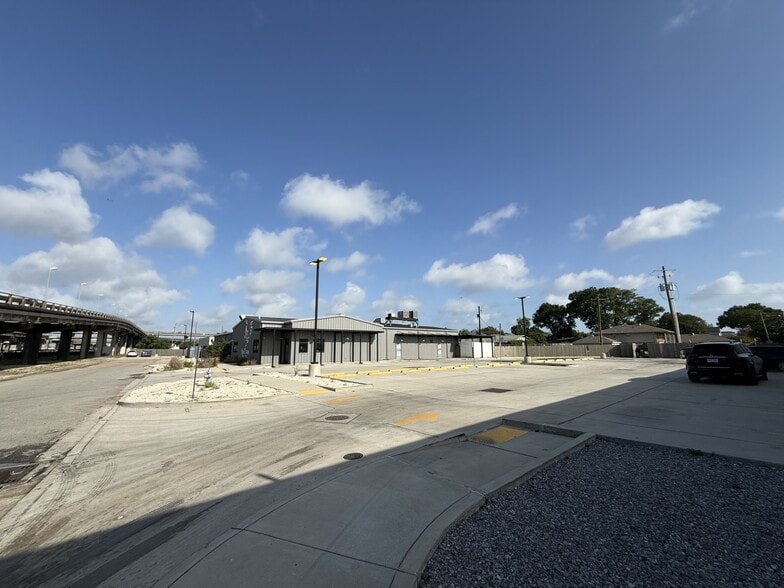 More Photos Of 2935 Airline Dr, Metairie General Retail For Sale