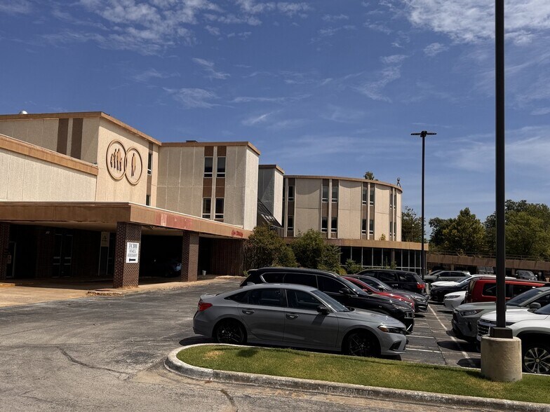 More Photos Of 2323 S Harvard Ave, Tulsa Hospital For Sale