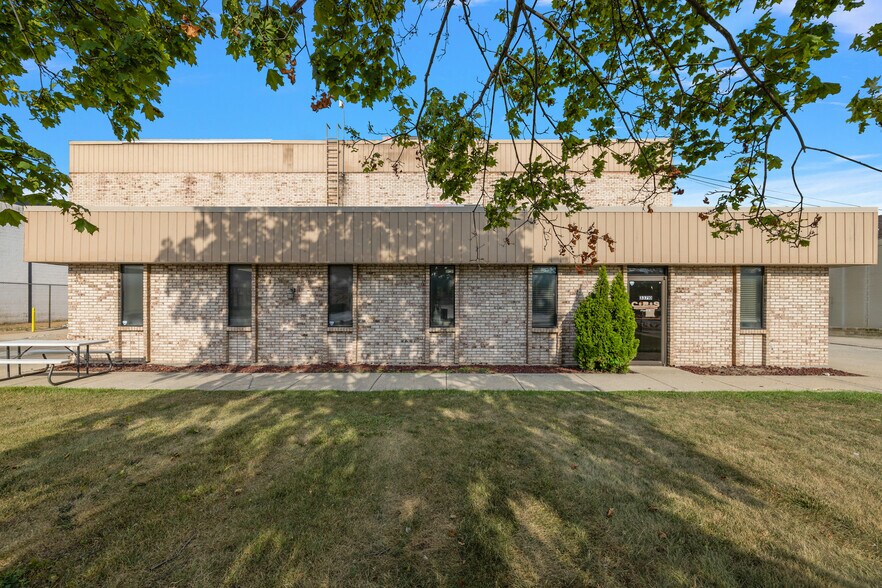 More Photos Of 33710 Riviera Dr, Fraser Warehouse For Sale