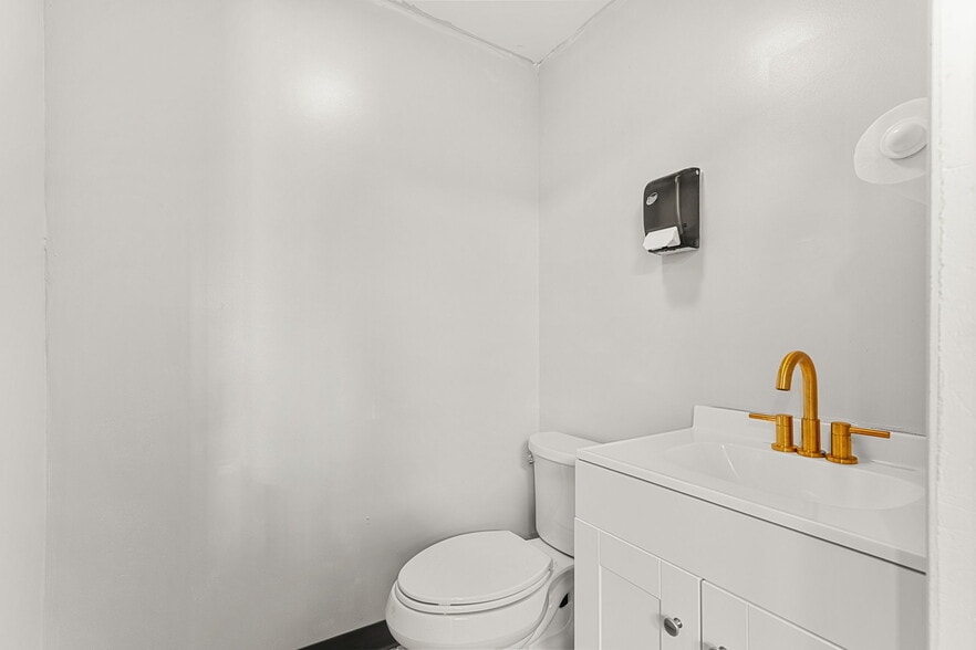 More Photos Of 1592 Jimmy Buffet Mem Hwy, Satellite Beach Office Residential For Sale