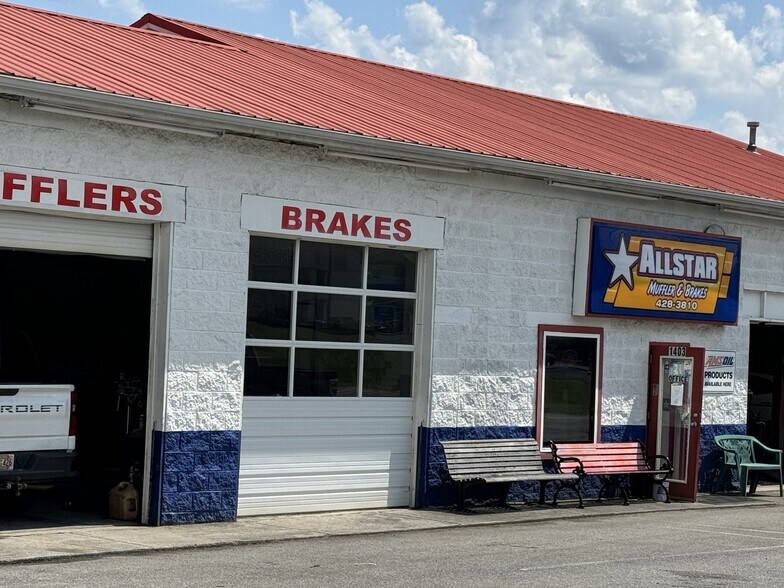 More Photos Of 1403 Parkway, Sevierville Auto Repair For Lease