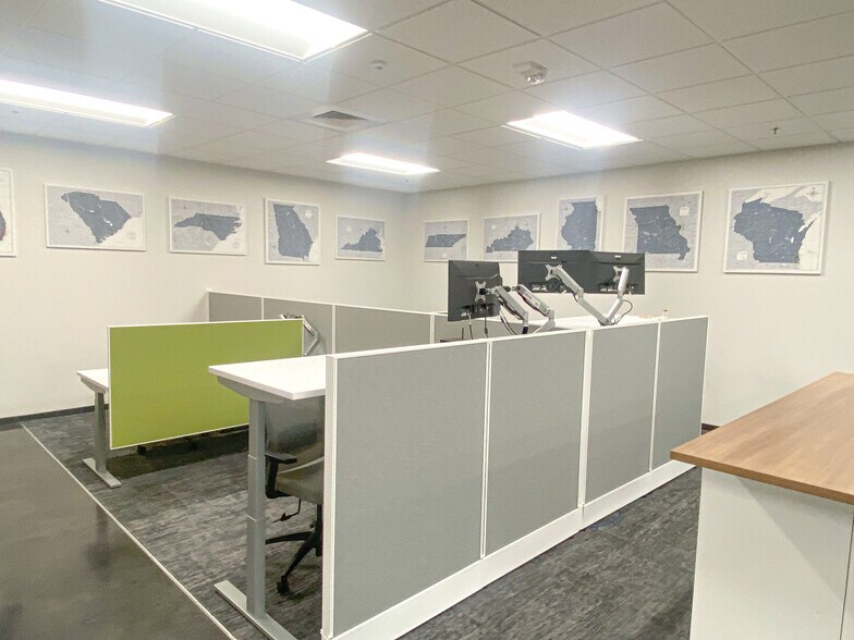 More Photos Of 2550 W Tyvola Rd, Charlotte Office For Lease