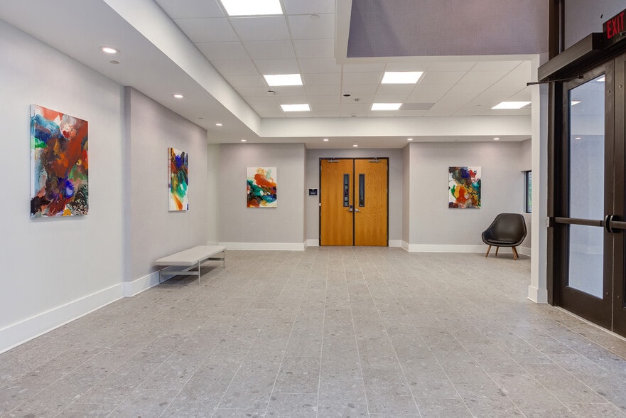 More Photos Of 5171 Glenwood Ave, Raleigh Office For Lease