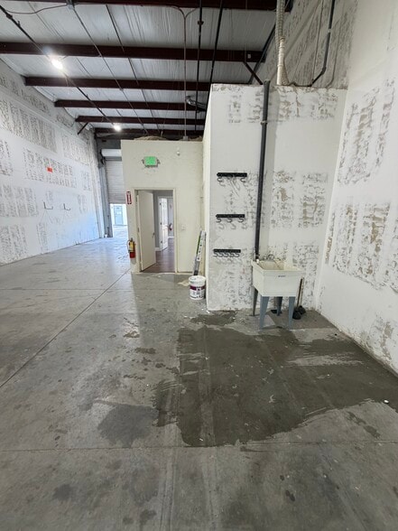 More Photos Of 17030 Alico Commerce Ct, Fort Myers Warehouse For Sale