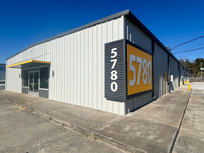 More Photos Of 5780 Dorchester Rd, Charleston Warehouse For Lease