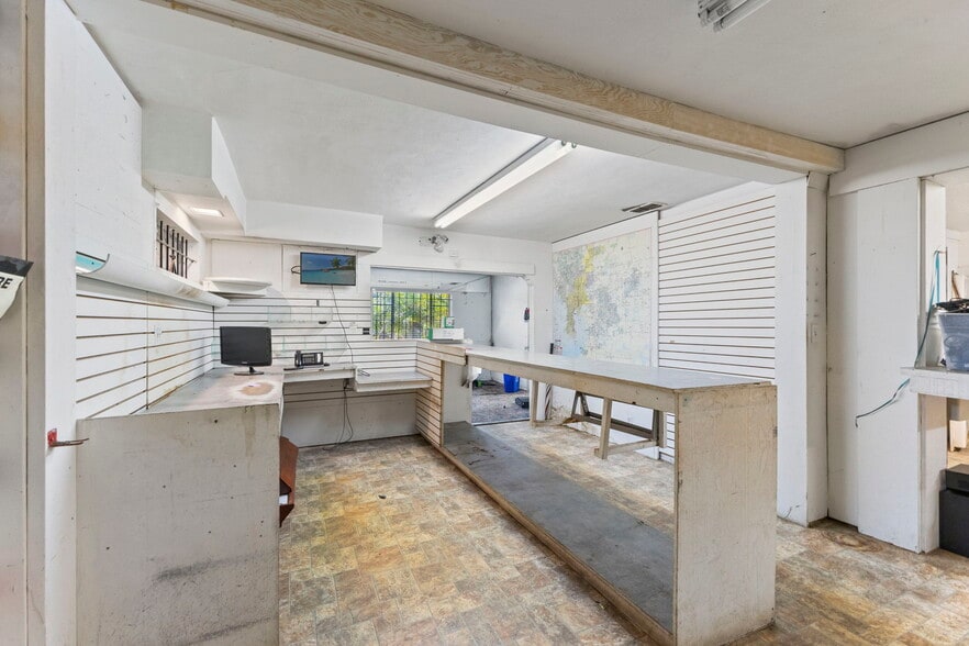 More Photos Of 5034 N Nebraska Ave, Tampa Freestanding For Sale