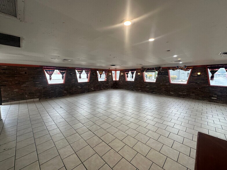 More Photos Of 1315 W Garfield Ave, Peoria Restaurant For Lease