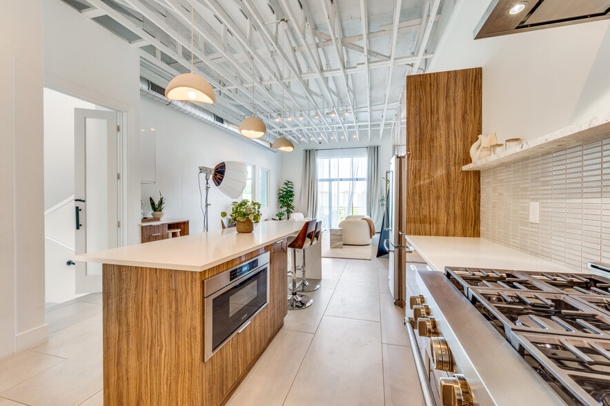 More Photos Of 4759 Algiers St, Dallas Loft Creative Space For Lease