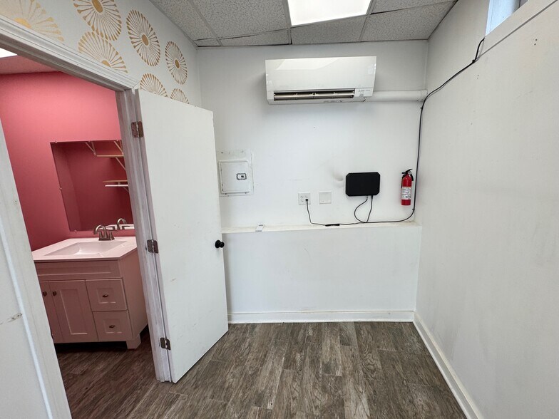 More Photos Of 3 Pearl St, Mystic Storefront Retail Residential For Lease