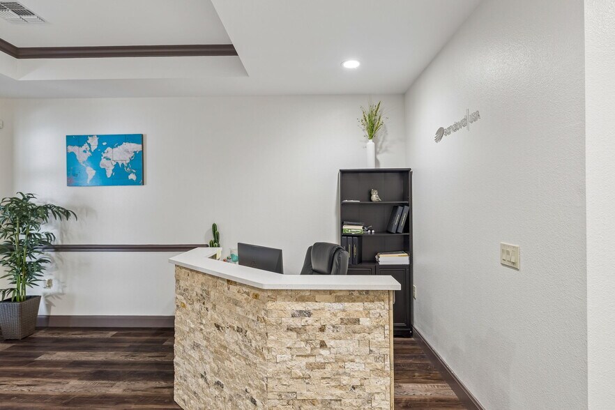 More Photos Of 4358 Lockhill Selma Rd, Shavano Park Medical For Lease