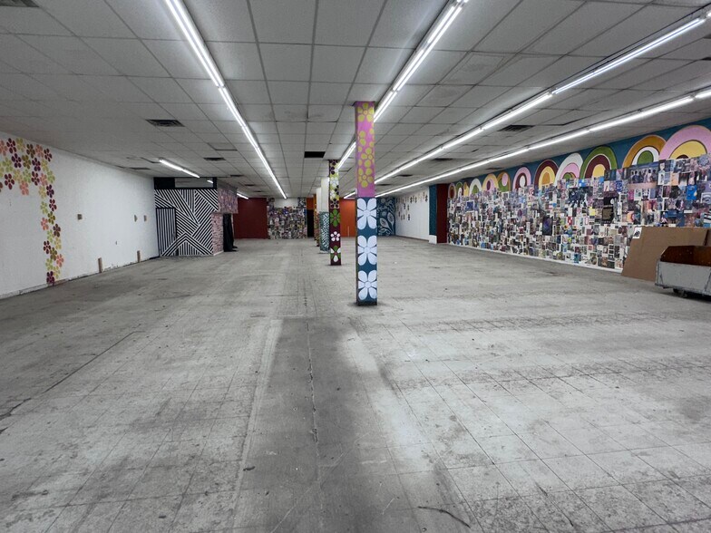 More Photos Of 936-950 Rue Notre-Dame O, Montréal Storefront Retail Residential For Lease