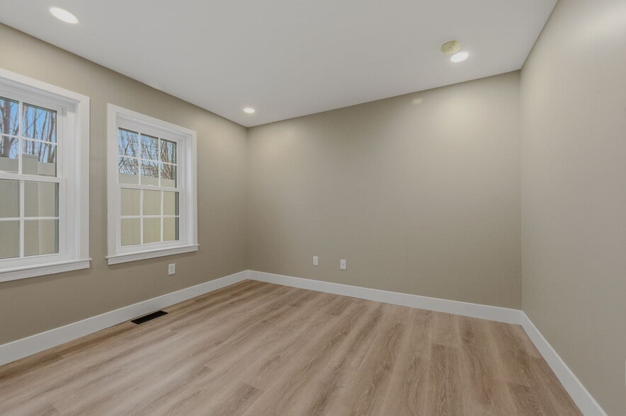 More Photos Of 2101 N Dupont Hwy, New Castle Freestanding For Sale