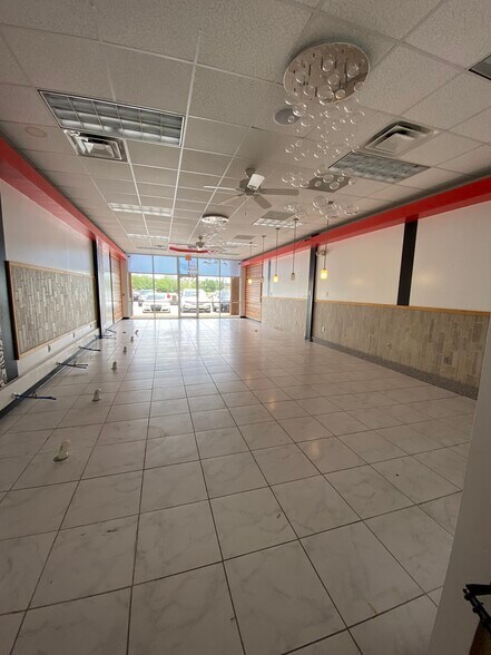 More Photos Of 2328 S College St, Auburn Storefront For Sale