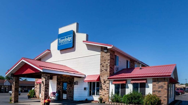 Primary Photo Of 921 N Lincoln Rd, Escanaba Hotel For Sale