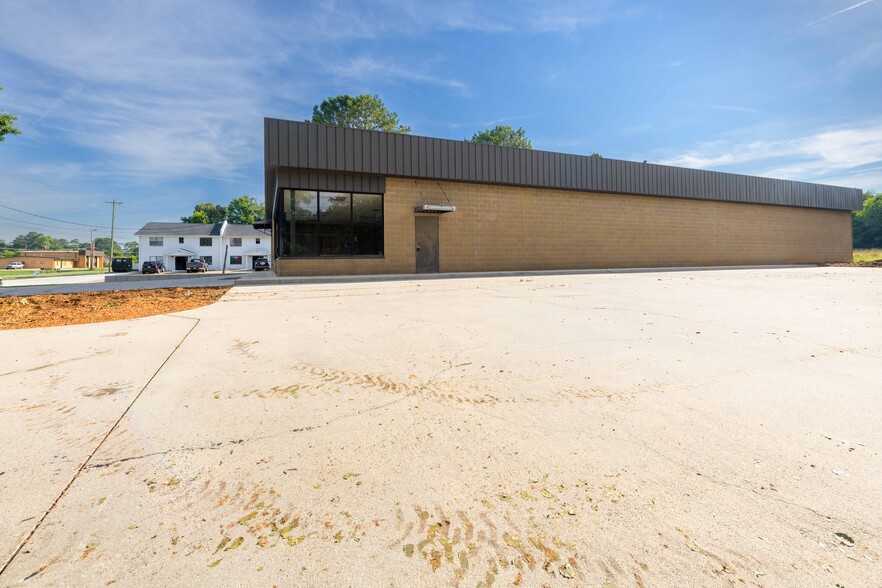 More Photos Of 494 Richardson Rd SE, Calhoun Freestanding For Sale