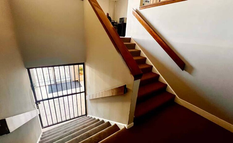 More Photos Of 5400 Phoenix Ave NE, Albuquerque Office For Lease