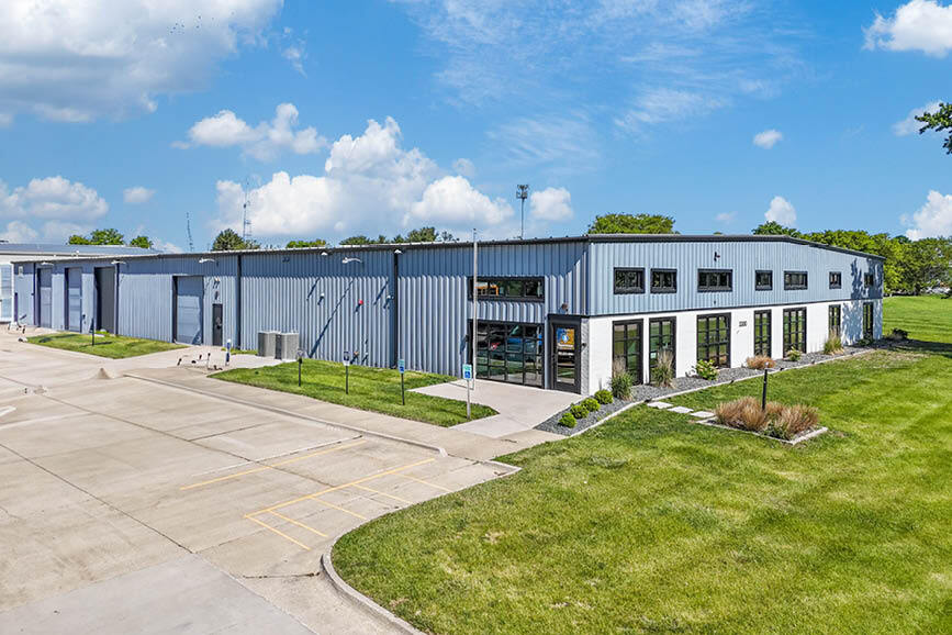 More Photos Of 3300 NW 101st St, Urbandale Warehouse For Sale