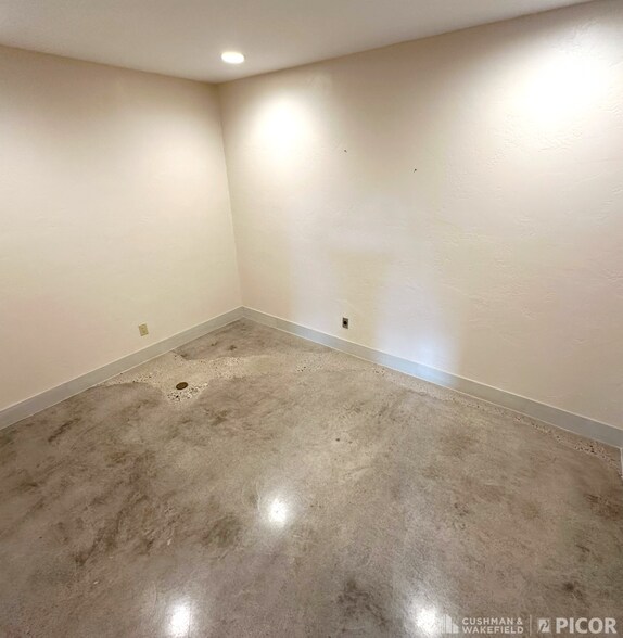 More Photos Of 1601 N Tucson Blvd, Tucson Medical For Sale