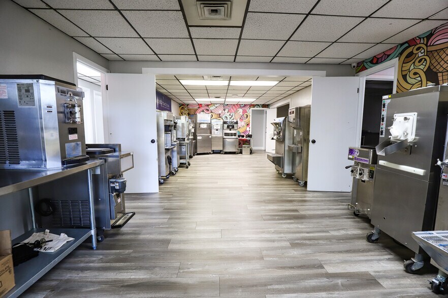 More Photos Of 2300 NW 71st Pl, Gainesville Warehouse For Lease