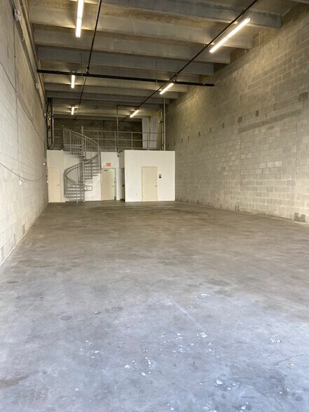 More Photos Of 11379-11399 NW 122nd St, Medley Warehouse For Sale