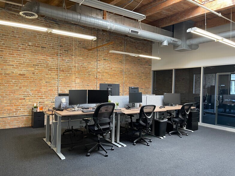 More Photos Of 9-15 W Hubbard St, Chicago Loft Creative Space For Lease