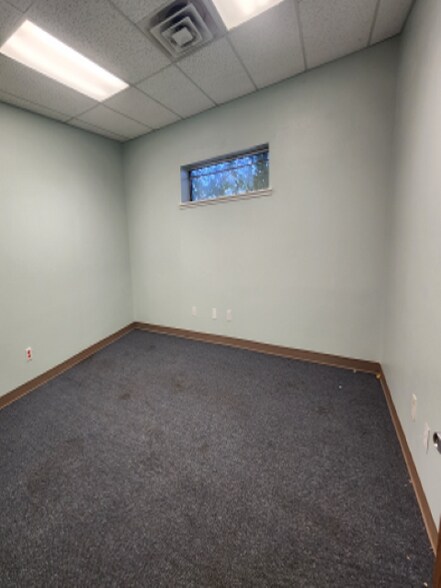 More Photos Of 109 W Bland St, Roswell Medical For Sale