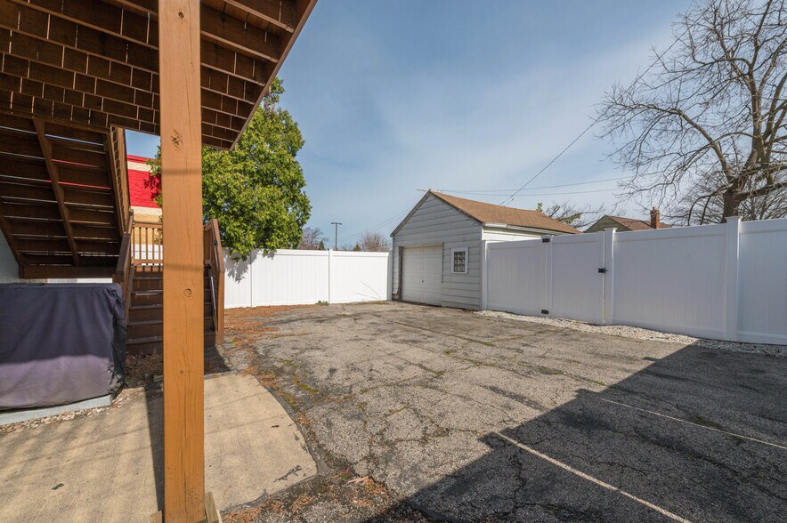 More Photos Of 5203 Turney Rd, Garfield Heights Bar For Sale