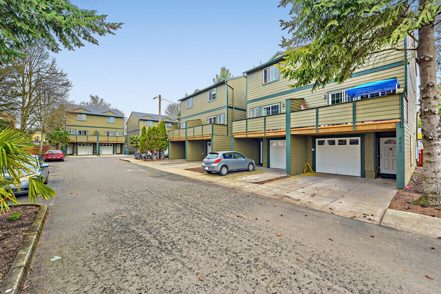 More Photos Of 8423-8451 SE Brooklyn St, Portland Apartments For Sale