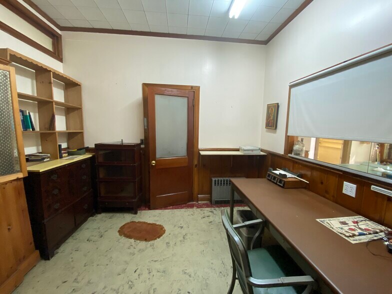 More Photos Of 128 Elm St, Yonkers Storefront For Lease