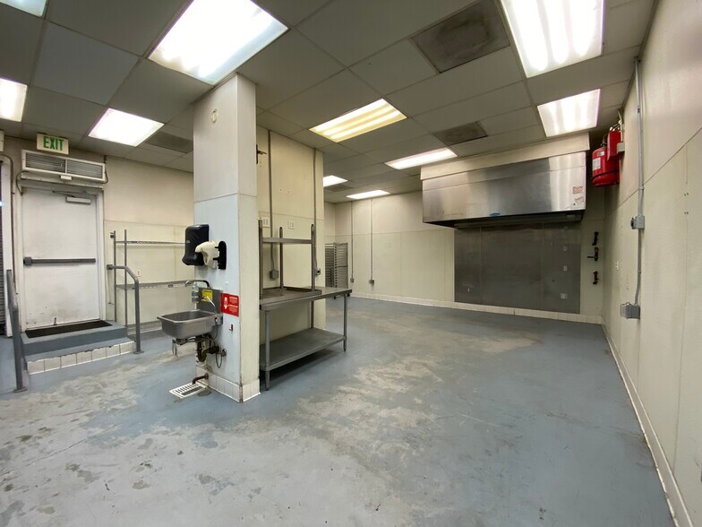 More Photos Of 5200 W Washington Blvd, Los Angeles Flex For Lease