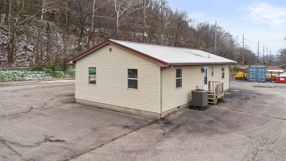 More Photos Of 100 Armco Rd, Ashland Manufacturing For Lease