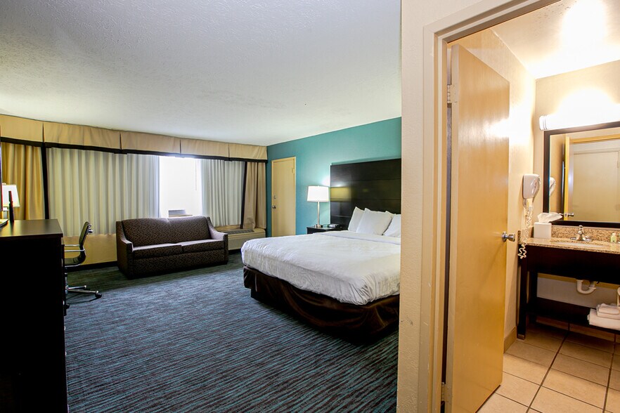 More Photos Of 10 Rockridge Rd, Englewood Hotel For Sale