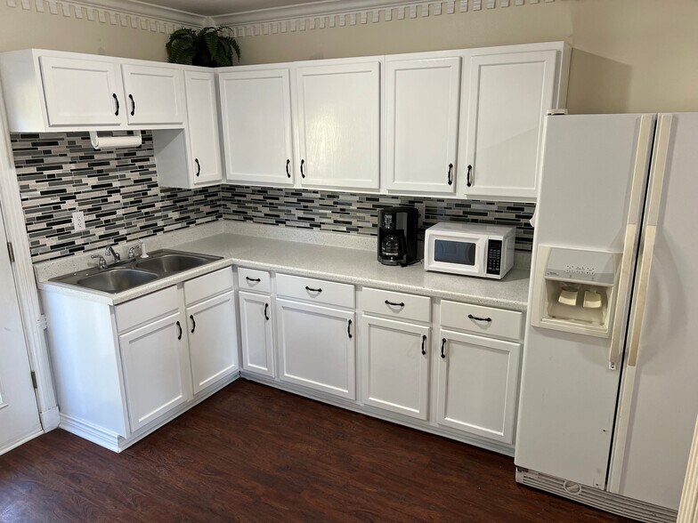 More Photos Of 15632 State Highway 110 S, Whitehouse Medical For Lease