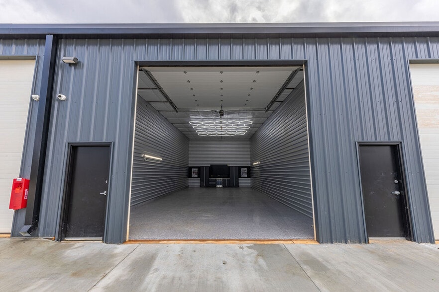 More Photos Of 6034 Lanier Islands Pky, Buford Self Storage For Sale