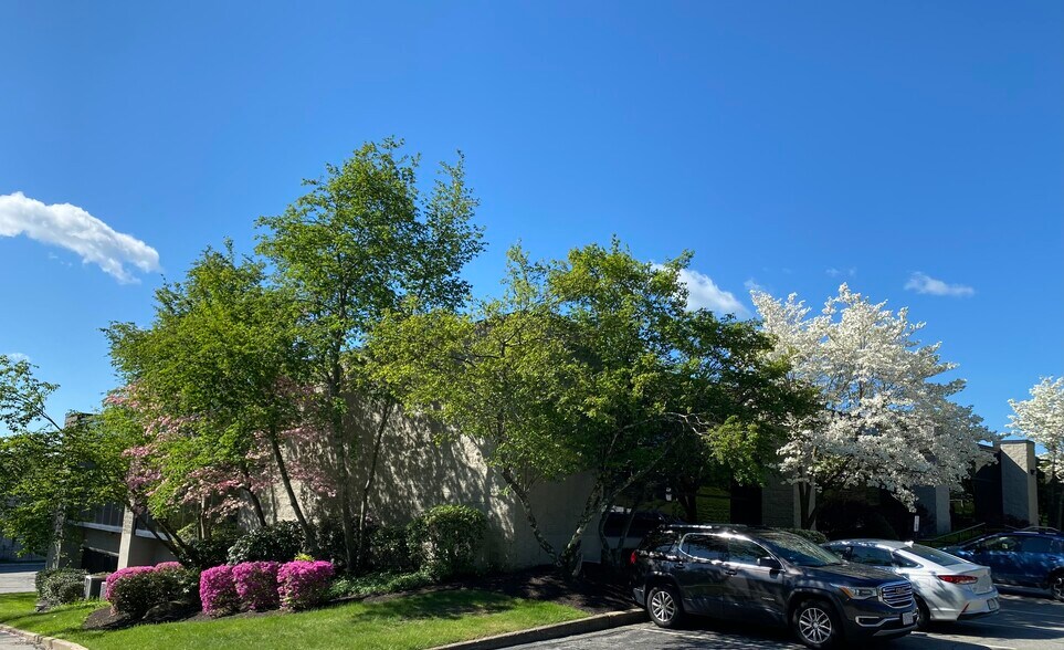 More Photos Of 13 Branch St, Methuen Medical For Lease