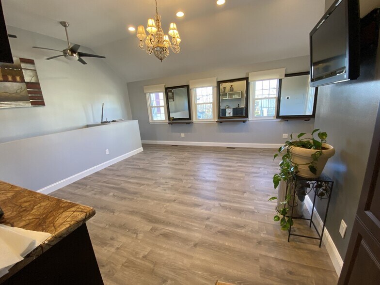 More Photos Of 264 US 202/206, Bedminster Storefront Retail Office For Lease