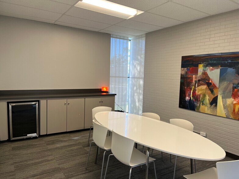 More Photos Of 8020 Westglen Dr, Houston Office For Lease