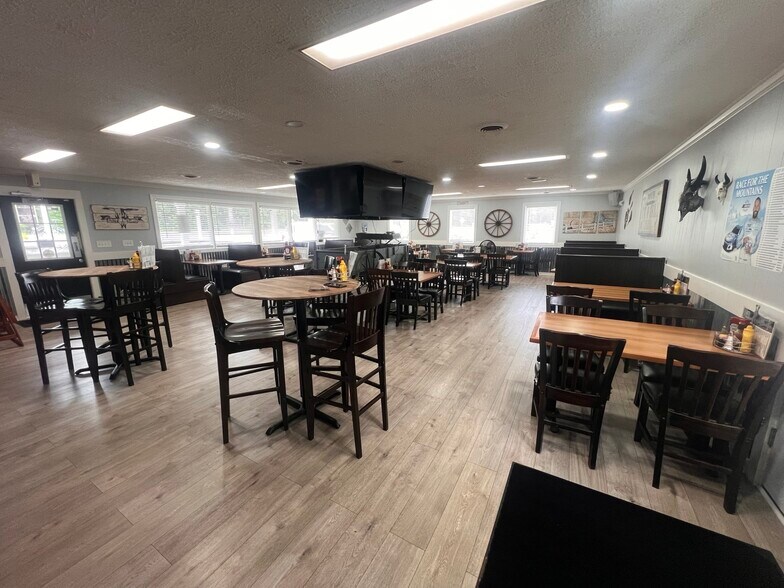 More Photos Of 15170 & 15182 George Washington Memorial Hwy, Saluda Restaurant For Sale