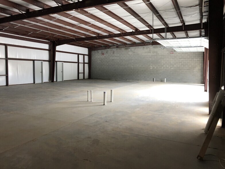 More Photos Of 253 Grogan Dr, Dawsonville Warehouse For Sale