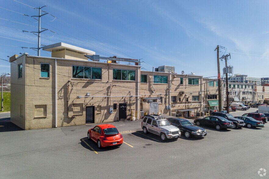 More Photos Of 1051-1083 W Broad St, Falls Church Unknown For Lease