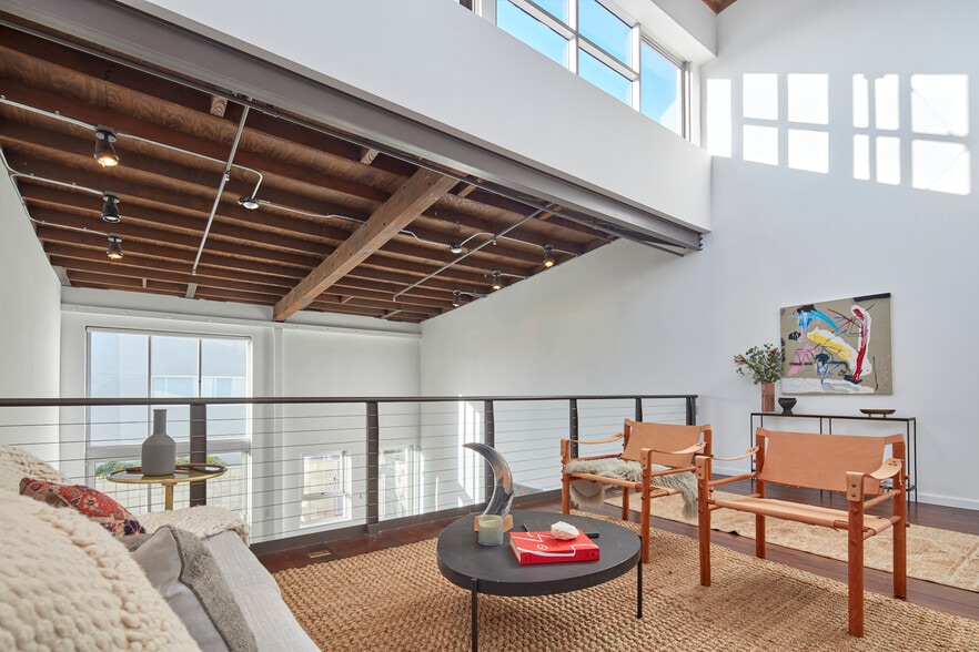 More Photos Of 2100 Abbot Kinney Blvd, Venice Office For Lease