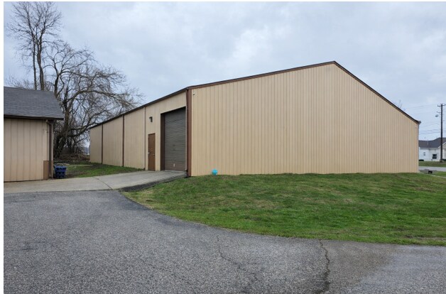 More Photos Of 1430 E Springhill Dr, Terre Haute Warehouse For Lease