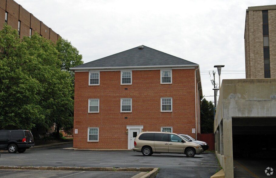 More Photos Of 4101 Chain Bridge Rd, Fairfax Office For Lease