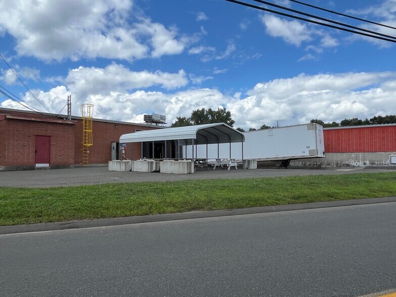 More Photos Of 33 Haynes Cir, Chicopee Industrial For Lease
