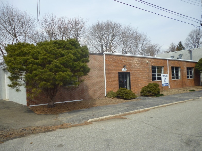 More Photos Of 15 Hemlock St, Bridgeport Freestanding For Lease