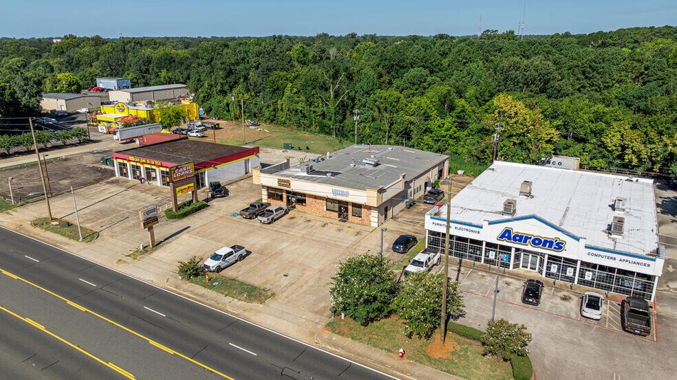 More Photos Of 711 N University Dr, Nacogdoches General Retail For Sale