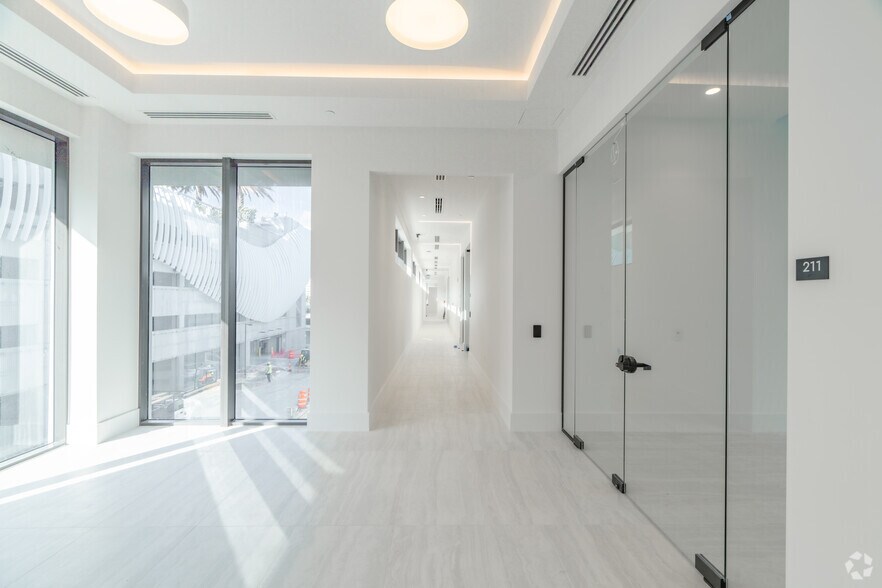 More Photos Of 151 Las Olas Cir, Fort Lauderdale Freestanding For Lease